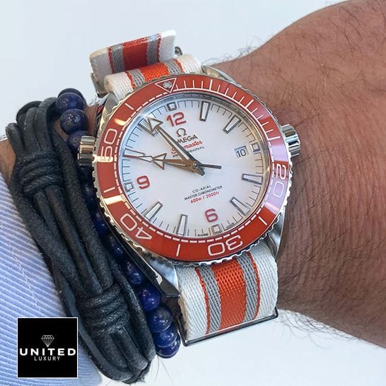 Omega Seamaster Orange 215.32.44.21.04.001 Replica next to the bracelet