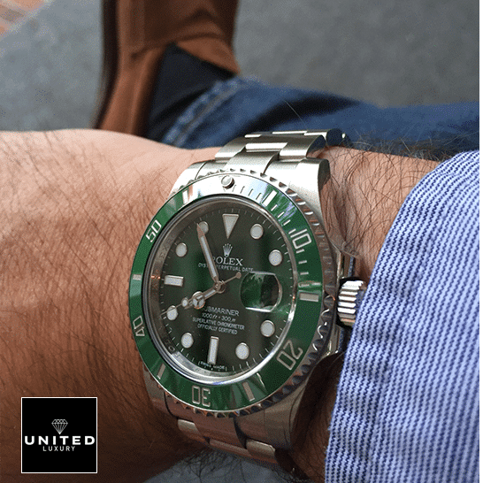 Rolex Submariner Hulk 116610LV Green Dial S.Steel Oyster Replica on his arm