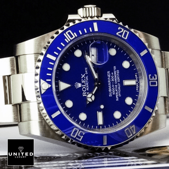 rolex_submariner_blue_dial_116619_oyster_man